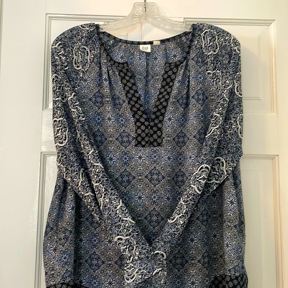 Adorable Gap paisley top
